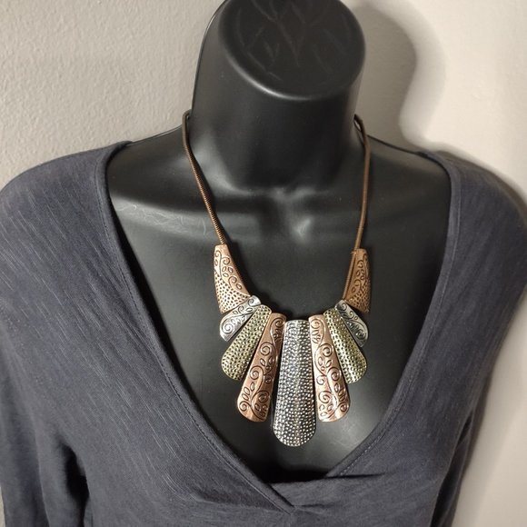 Multi Tone Metal Statement Necklace 19.5 Inches Long - Picture 1 of 12